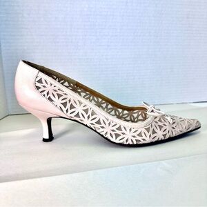 STEWART WEITZMAN KITTEN HEEL MESH PUMP W/ LEATHER BOW WOMENS SZ 7